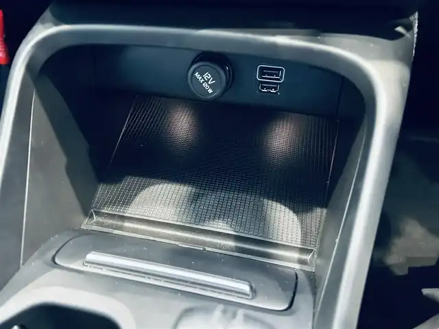 ボルボ ＸＣ４０ B4 モメンタム 大阪府 2021(令3)年 2.3万km 白 クライメートパッケージ/ACC/純正ナビ/TV/360度カメラ/applecarplay/純正18インチAW/LEDヘッドライト/電動リアゲート/ブラインドスポット/クリアランスソナー/Dメモリ付きパワーシート/シートヒーター/ステアリングヒーター/ルーフレール/ETC/ドラレコ/スマートキー