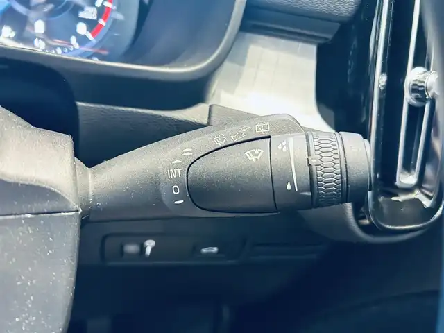 ボルボ ＸＣ４０ B4 モメンタム 大阪府 2021(令3)年 2.3万km 白 クライメートパッケージ/ACC/純正ナビ/TV/360度カメラ/applecarplay/純正18インチAW/LEDヘッドライト/電動リアゲート/ブラインドスポット/クリアランスソナー/Dメモリ付きパワーシート/シートヒーター/ステアリングヒーター/ルーフレール/ETC/ドラレコ/スマートキー