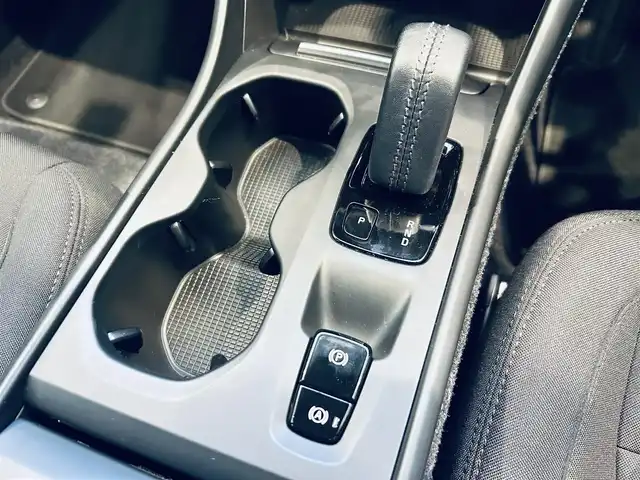 ボルボ ＸＣ４０ B4 モメンタム 大阪府 2021(令3)年 2.3万km 白 クライメートパッケージ/ACC/純正ナビ/TV/360度カメラ/applecarplay/純正18インチAW/LEDヘッドライト/電動リアゲート/ブラインドスポット/クリアランスソナー/Dメモリ付きパワーシート/シートヒーター/ステアリングヒーター/ルーフレール/ETC/ドラレコ/スマートキー