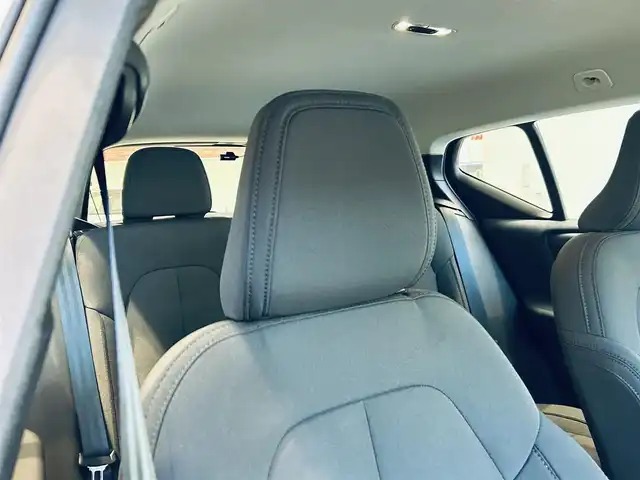 ボルボ ＸＣ４０ B4 モメンタム 大阪府 2021(令3)年 2.3万km 白 クライメートパッケージ/ACC/純正ナビ/TV/360度カメラ/applecarplay/純正18インチAW/LEDヘッドライト/電動リアゲート/ブラインドスポット/クリアランスソナー/Dメモリ付きパワーシート/シートヒーター/ステアリングヒーター/ルーフレール/ETC/ドラレコ/スマートキー