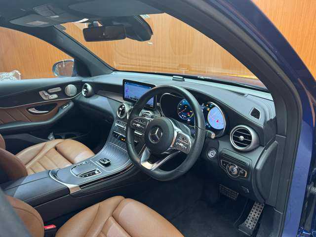 メルセデス・ベンツ ＧＬＣ２２０ d 4マチック AMGライン 千葉県 2019(令1)年 3万km ブリリアントブルーM レザーエクスクルーシブＰＫＧ　/パノラマＳＲ　/Ｂｕｒｍｅｓｔｅｒサウンド　/ＨＵＤ　/茶革シート　/ＡＣＣ　/ナビ　/ＴＶ　/３６０°　/Ｂｌｕｅｔｏｏｔｈ接続　/シートヒーター　/ベンチレーション　/電動リアゲート