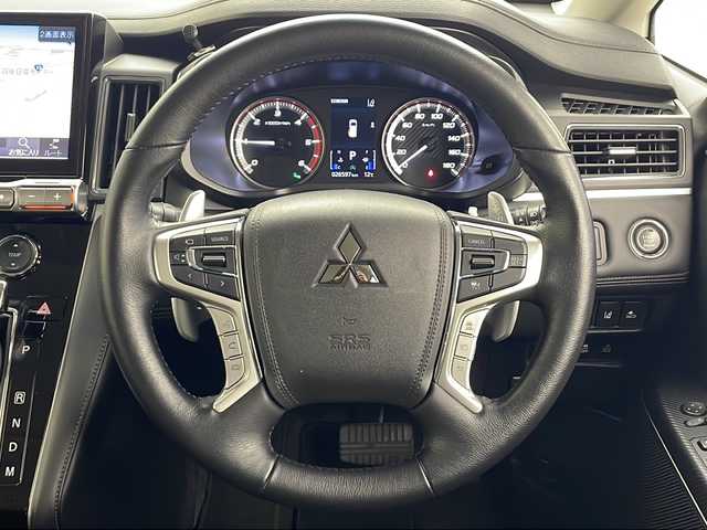 三菱 デリカＤ：５ P 秋田県 2021(令3)年 2.7万km ベージュ 4WD/衝突被害軽減ブレーキ　/ALPINEナビ　/　　CD/DVD/BT/フルセグTV/アラウンドビューモニター　/両側パワースライドドア/パワーバックドア　/レーダークルーズコントロール　/LEDオートライト　/運転席パワーシート　/前席シートヒーター　/社外BRUT16インチアルミホイール/LED照明付き電動サイドステップ/ブラインドスポットモニター/ステアリングヒーター/パドルシフト/スマートキー/ETC