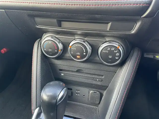 マツダ デミオ XD ツーリング 鳥取県 2015(平27)年 4.6万km スノーフレイクホワイトパールマイカ ディーゼル・ターボ/純正ナビ／フルセグ／ＤＶＤ／ＣＤ／ＢＴ/ＥＴＣ・ドライブレコーダー/衝突軽減ブレーキ/クルーズコントロール/パドルシフト/ＬＥＤヘットライト/フォグライト/ヘットアップディスプレイ/社外サスペンション（減衰調整付き）/社外１７インチアルミホイール/プッシュエンジンスタート/オートライト/フロアマット/ドアバイザー