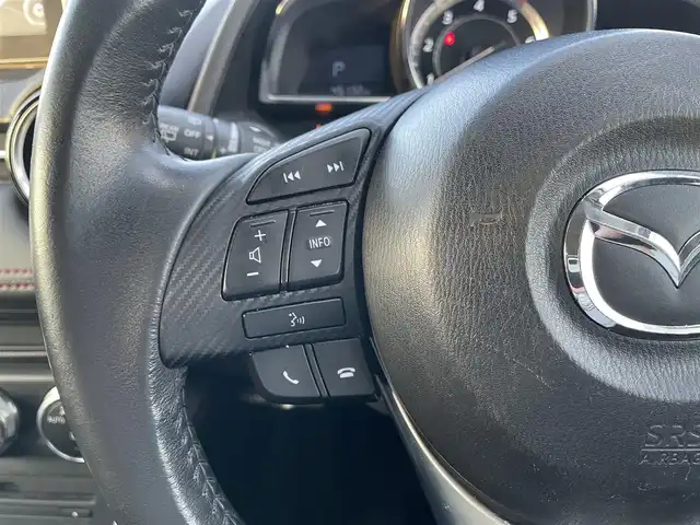 マツダ デミオ XD ツーリング 鳥取県 2015(平27)年 4.6万km スノーフレイクホワイトパールマイカ ディーゼル・ターボ/純正ナビ／フルセグ／ＤＶＤ／ＣＤ／ＢＴ/ＥＴＣ・ドライブレコーダー/衝突軽減ブレーキ/クルーズコントロール/パドルシフト/ＬＥＤヘットライト/フォグライト/ヘットアップディスプレイ/社外サスペンション（減衰調整付き）/社外１７インチアルミホイール/プッシュエンジンスタート/オートライト/フロアマット/ドアバイザー