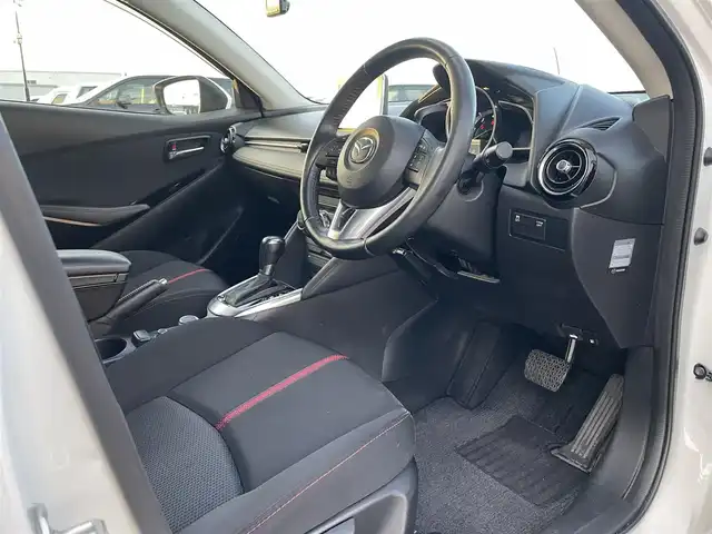 マツダ デミオ XD ツーリング 鳥取県 2015(平27)年 4.6万km スノーフレイクホワイトパールマイカ ディーゼル・ターボ/純正ナビ／フルセグ／ＤＶＤ／ＣＤ／ＢＴ/ＥＴＣ・ドライブレコーダー/衝突軽減ブレーキ/クルーズコントロール/パドルシフト/ＬＥＤヘットライト/フォグライト/ヘットアップディスプレイ/社外サスペンション（減衰調整付き）/社外１７インチアルミホイール/プッシュエンジンスタート/オートライト/フロアマット/ドアバイザー