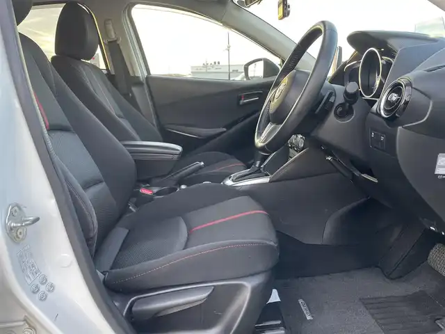 マツダ デミオ XD ツーリング 鳥取県 2015(平27)年 4.6万km スノーフレイクホワイトパールマイカ ディーゼル・ターボ/純正ナビ／フルセグ／ＤＶＤ／ＣＤ／ＢＴ/ＥＴＣ・ドライブレコーダー/衝突軽減ブレーキ/クルーズコントロール/パドルシフト/ＬＥＤヘットライト/フォグライト/ヘットアップディスプレイ/社外サスペンション（減衰調整付き）/社外１７インチアルミホイール/プッシュエンジンスタート/オートライト/フロアマット/ドアバイザー