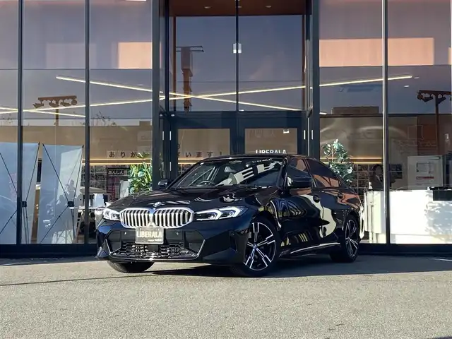 ＢＭＷ ３２０ｄ xDrive Mスポーツ 福岡県 2023(令5)年 1.1万km サファイアブラックP ・アクティブクルーズコントロール/・純正ＨＤＤナビ／ＵＳＢ／Ｂｌｕｅｔｏｏｔｈ／ｉＰｏｄ／ＡｐｐｌｅＣａｒＰｌａｙ/・全方位カメラ/・黒革シート／シートヒーター/・ドライブレコーダー/・純正１８ＡＷ/・保証書/・取扱説明書/・プッシュスタート/・スマートキー/・LEDライト/・オートライト/・パーキングアシスト/・レーンキープアシスト/・アイドリングストップ