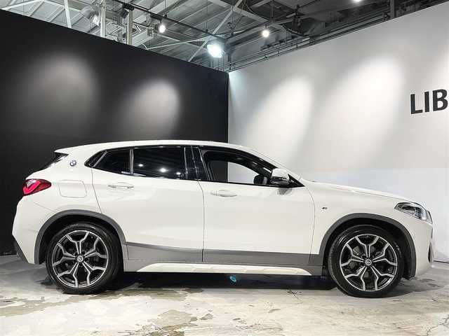 ＢＭＷ Ｘ２ xDrive 18d MスポーツX EDジョイ+ 道央・札幌 2020(令2)年 3.9万km アルピンホワイトⅢ コンフォートパッケージ/・オートマチックテールゲートオペレーション/・フロントシートヒーティング/アドバンスドアクティブセーフティパッケージ/・BMWヘッドアップディスプレイ/・ドライビングアシストプラス/・ACC/アクティブクルーズコントロール/電動フロントシート/ハーフレザーシート/スポーツシート(D/N)/パーキングアシスト/PDC/パークディスタンスコントロール/リアビューカメラ/ドライビングアシスト/・レーンディパーチャーウォーニング/・前車接近警告機能/衝突回避 被害軽減ブレーキ/MsportXエクステリアパッケージ/LEDヘッドライト/LEDフォグランプ/ライトパッケージ/・アンビエントライト/・フットウェルライト/コンフォートアクセス/レインセンサー/デュアルエキゾーストテールパイプ/MライトアロイホイールYスポークスタイリング19インチAW/Mスポーツレザーステアリングホイール/10.25インチワイドコントロールディスプレイ/ミラー一体型ETC/純正ドライブレコーダー