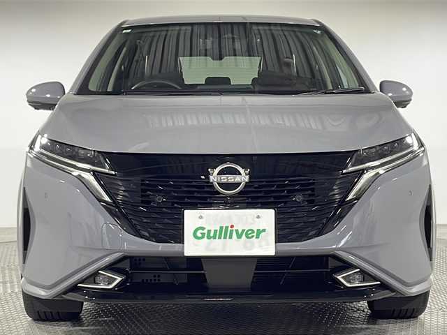日産 オーラ G 神奈川県 2023(令5)年 4.2万km グレー 純正9インチナビ/Bluetooth&USB&HDMI&AppleCarPlay&フルセグTV/全方位モニター/デジタルインナーミラー/純正ドライブレコーダー/ビルトインETC2.0/ワイヤレス充電器/BOSEパーソナルプラスプラスサウンドスピーカー/ハーフレザーシート/プロパイロット/インテリジェントエマージェンシーブレーキ/踏み間違い衝突防止アシスト/後側方車両検知警報/後側方衝突防止支援システム/車線逸脱警報/車線逸脱防止支援システム/前方衝突予測警報/後退時車両検知警報/ふらつき警報/標識検知機能/インテリジェントクルーズコントロール/アダプティブLEDヘッドライトシステム/LEDフォグライト/ウィンカーミラー