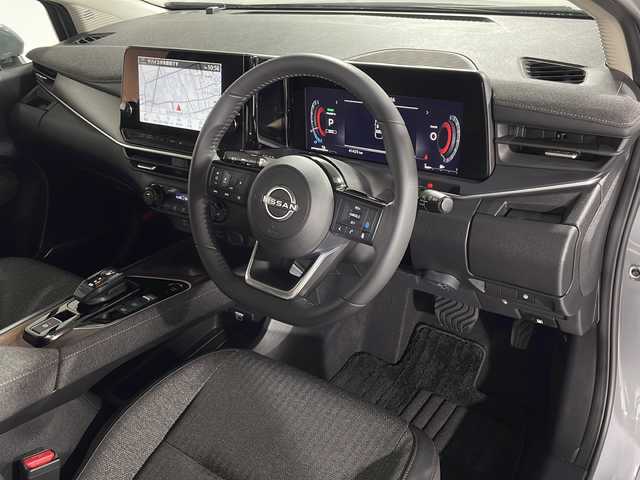 日産 オーラ G 神奈川県 2023(令5)年 4.2万km グレー 純正9インチナビ/Bluetooth&USB&HDMI&AppleCarPlay&フルセグTV/全方位モニター/デジタルインナーミラー/純正ドライブレコーダー/ビルトインETC2.0/ワイヤレス充電器/BOSEパーソナルプラスプラスサウンドスピーカー/ハーフレザーシート/プロパイロット/インテリジェントエマージェンシーブレーキ/踏み間違い衝突防止アシスト/後側方車両検知警報/後側方衝突防止支援システム/車線逸脱警報/車線逸脱防止支援システム/前方衝突予測警報/後退時車両検知警報/ふらつき警報/標識検知機能/インテリジェントクルーズコントロール/アダプティブLEDヘッドライトシステム/LEDフォグライト/ウィンカーミラー