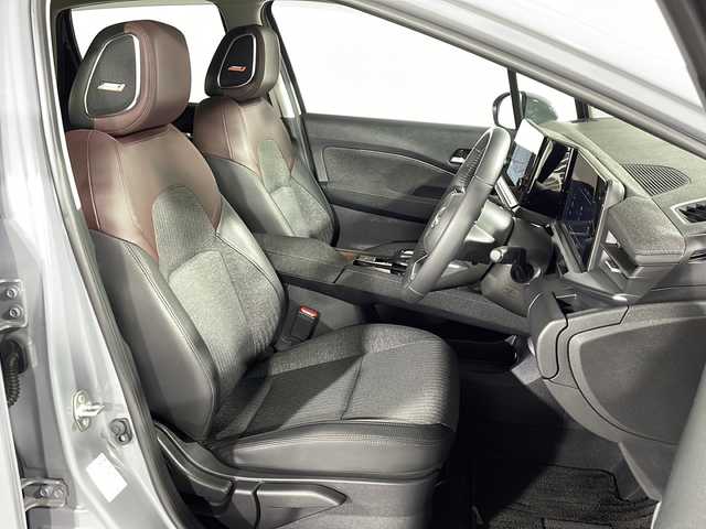 日産 オーラ G 神奈川県 2023(令5)年 4.2万km グレー 純正9インチナビ/Bluetooth&USB&HDMI&AppleCarPlay&フルセグTV/全方位モニター/デジタルインナーミラー/純正ドライブレコーダー/ビルトインETC2.0/ワイヤレス充電器/BOSEパーソナルプラスプラスサウンドスピーカー/ハーフレザーシート/プロパイロット/インテリジェントエマージェンシーブレーキ/踏み間違い衝突防止アシスト/後側方車両検知警報/後側方衝突防止支援システム/車線逸脱警報/車線逸脱防止支援システム/前方衝突予測警報/後退時車両検知警報/ふらつき警報/標識検知機能/インテリジェントクルーズコントロール/アダプティブLEDヘッドライトシステム/LEDフォグライト/ウィンカーミラー