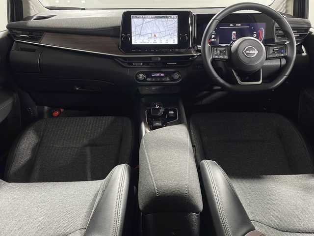 日産 オーラ G 神奈川県 2023(令5)年 4.2万km グレー 純正9インチナビ/Bluetooth&USB&HDMI&AppleCarPlay&フルセグTV/全方位モニター/デジタルインナーミラー/純正ドライブレコーダー/ビルトインETC2.0/ワイヤレス充電器/BOSEパーソナルプラスプラスサウンドスピーカー/ハーフレザーシート/プロパイロット/インテリジェントエマージェンシーブレーキ/踏み間違い衝突防止アシスト/後側方車両検知警報/後側方衝突防止支援システム/車線逸脱警報/車線逸脱防止支援システム/前方衝突予測警報/後退時車両検知警報/ふらつき警報/標識検知機能/インテリジェントクルーズコントロール/アダプティブLEDヘッドライトシステム/LEDフォグライト/ウィンカーミラー