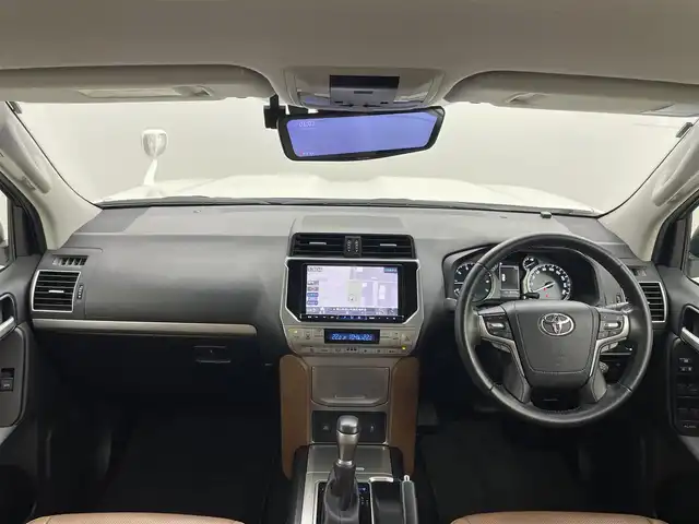 トヨタ ランドクルーザー プラド TX-L 70thアニバーサリーLTD 岡山県 2021(令3)年 3.2万km ホワイトパールクリスタルシャイン ワンオーナー		/ビックX９インチナビゲーション	/【フルセグ/Bluetooth/DVD/MSP/HDMI/CarPlay】		/バックカメラ	/デジタルインナーミラー/純正18inアルミホイール+サマータイヤ：装着			/レーダークルーズコントロール		/ビルトインETC		/LEDヘッドライト（AUTO機能付き）		/シートヒーター	/シートベンチレーション	/横滑り防止機能		/衝突軽減システム		/車線逸脱防止システム		/社外ドライブレコーダー			/スマートキー				/プッシュスタート		/コーナーセンサー			/フロアマット