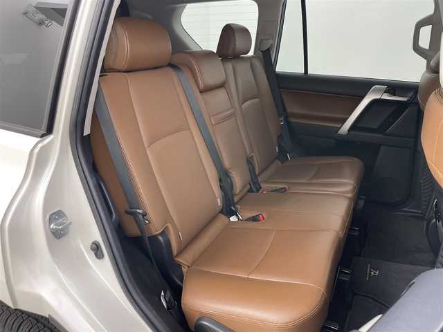 トヨタ ランドクルーザー プラド TX-L 70thアニバーサリーLTD 岡山県 2021(令3)年 3.2万km ホワイトパールクリスタルシャイン ワンオーナー		/ビックX９インチナビゲーション	/【フルセグ/Bluetooth/DVD/MSP/HDMI/CarPlay】		/バックカメラ	/デジタルインナーミラー/純正18inアルミホイール+サマータイヤ：装着			/レーダークルーズコントロール		/ビルトインETC		/LEDヘッドライト（AUTO機能付き）		/シートヒーター	/シートベンチレーション	/横滑り防止機能		/衝突軽減システム		/車線逸脱防止システム		/社外ドライブレコーダー			/スマートキー				/プッシュスタート		/コーナーセンサー			/フロアマット