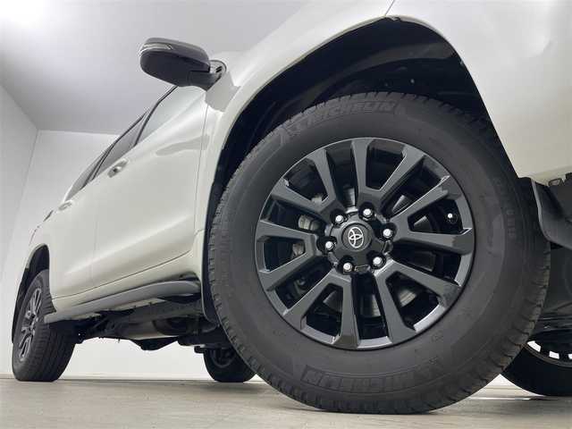 トヨタ ランドクルーザー プラド TX-L 70thアニバーサリーLTD 岡山県 2021(令3)年 3.2万km ホワイトパールクリスタルシャイン ワンオーナー		/ビックX９インチナビゲーション	/【フルセグ/Bluetooth/DVD/MSP/HDMI/CarPlay】		/バックカメラ	/デジタルインナーミラー/純正18inアルミホイール+サマータイヤ：装着			/レーダークルーズコントロール		/ビルトインETC		/LEDヘッドライト（AUTO機能付き）		/シートヒーター	/シートベンチレーション	/横滑り防止機能		/衝突軽減システム		/車線逸脱防止システム		/社外ドライブレコーダー			/スマートキー				/プッシュスタート		/コーナーセンサー			/フロアマット