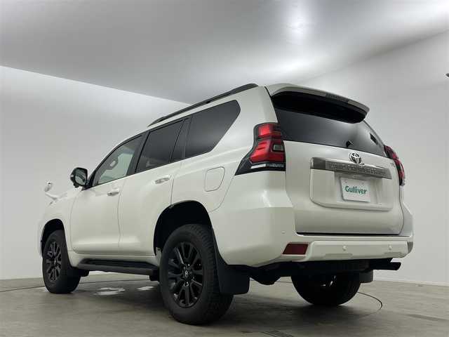 トヨタ ランドクルーザー プラド TX-L 70thアニバーサリーLTD 岡山県 2021(令3)年 3.2万km ホワイトパールクリスタルシャイン ワンオーナー		/ビックX９インチナビゲーション	/【フルセグ/Bluetooth/DVD/MSP/HDMI/CarPlay】		/バックカメラ	/デジタルインナーミラー/純正18inアルミホイール+サマータイヤ：装着			/レーダークルーズコントロール		/ビルトインETC		/LEDヘッドライト（AUTO機能付き）		/シートヒーター	/シートベンチレーション	/横滑り防止機能		/衝突軽減システム		/車線逸脱防止システム		/社外ドライブレコーダー			/スマートキー				/プッシュスタート		/コーナーセンサー			/フロアマット