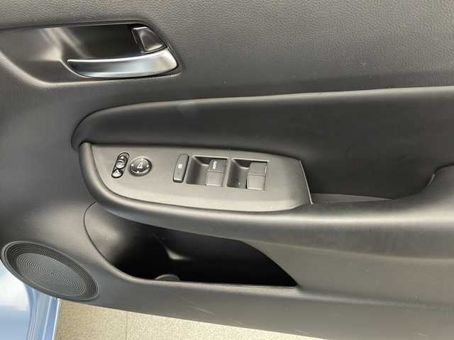 ホンダ フィット e:HEVホーム 宮崎県 2020(令2)年 9.9万km ライトブルー 禁煙車/ホンダセンシング/純正9型ナビTV/（VXU-205FTi/CD/DVD/MSV/Bluetooth/フルセグTV)/純正バックカメラ/純正LEDオートライト/純正フロアマット/アダプティブクルーズコントロール/レーンディパーチャーアラート/クリアランスソナー/電子パーキング/オートホールド/ウインカードアミラー/本革巻ハンドル/オートエアコン/スマートキー/プッシュエンジンスタート/新車時保証書/取扱い説明書