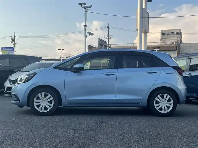 ホンダ フィット e:HEVホーム 愛知県 2020(令2)年 9.9万km ライトブルー (株)IDOMが運営する【じしゃロン名古屋鳴海店】の自社ローン専用車両になりますこちらは現金またはオートローンご利用時の価格です。自社ローンご希望の方は別途その旨お申付け下さい/禁煙車/ホンダセンシング/純正9型ナビTV/（VXU-205FTi/CD/DVD/MSV/Bluetooth/フルセグTV)/純正バックカメラ/純正LEDオートライト/純正フロアマット/アダプティブクルーズコントロール/レーンディパーチャーアラート/クリアランスソナー/電子パーキング/オートホールド/ウインカードアミラー/本革巻ハンドル/オートエアコン/スマートキー/プッシュエンジンスタート/新車時保証書/取扱い説明書