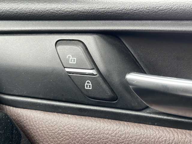 ＢＭＷ Ｘ３ xDrive20d Mスポーツ 道東・釧路十勝 2017(平29)年 10.5万km 白 ・4WD/・純正SDナビ/(FM/AM.CD/DVD.ワンセグ.AUX.BT.USB)/・バックカメラ/フロントカメラ/・レーダークルーズコントロール/・衝突軽減システム/・横滑り防止/・ブラインドスポットモニター/・パワーシート/・シートヒーター/・ステアリングスイッチ/・パドルシフト/・純正AW付夏用タイヤ　積込/・オートライト/・電格ミラー/・スマートキー