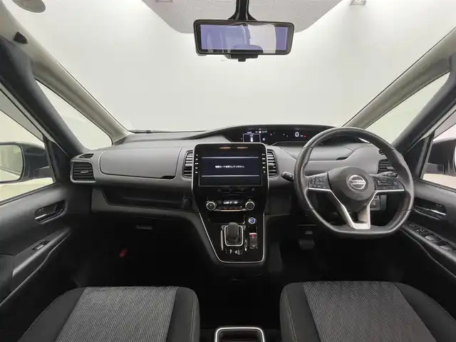 日産 セレナ e－パワー ハイウェイスター V 岡山県 2022(令4)年 3.2万km ブリリアントホワイトパール 2トーン ワンオーナー/純正10インチナビ/　【フルセグ/Bluetooth/CD/DVD/Blu-ray】/プロパイロット/エマージェンシーブレーキ/ブラインドスポットモニター/両側パワースライドドア/デジタルインナーミラー/LEDヘッドライト/オートハイビーム/純正ドライブレコーダー/社外15インチアルミホイール＋スタッドレスタイヤ：装着/純正ホイール付きサマータイヤ積込み/スマートキー/プッシュスタート/社外フロアマット/ウォークスルー/新車保証書/取扱説明書/スペアキー×１