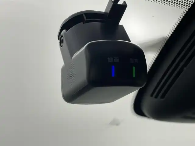 日産 セレナ e－パワー ハイウェイスター V 岡山県 2022(令4)年 3.2万km ブリリアントホワイトパール 2トーン ワンオーナー/純正10インチナビ/　【フルセグ/Bluetooth/CD/DVD/Blu-ray】/プロパイロット/エマージェンシーブレーキ/ブラインドスポットモニター/両側パワースライドドア/デジタルインナーミラー/LEDヘッドライト/オートハイビーム/純正ドライブレコーダー/社外15インチアルミホイール＋スタッドレスタイヤ：装着/純正ホイール付きサマータイヤ積込み/スマートキー/プッシュスタート/社外フロアマット/ウォークスルー/新車保証書/取扱説明書/スペアキー×１