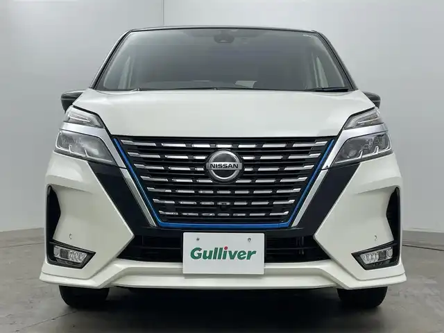 日産 セレナ e－パワー ハイウェイスター V 岡山県 2022(令4)年 3.2万km ブリリアントホワイトパール 2トーン ワンオーナー/純正10インチナビ/　【フルセグ/Bluetooth/CD/DVD/Blu-ray】/プロパイロット/エマージェンシーブレーキ/ブラインドスポットモニター/両側パワースライドドア/デジタルインナーミラー/LEDヘッドライト/オートハイビーム/純正ドライブレコーダー/社外15インチアルミホイール＋スタッドレスタイヤ：装着/純正ホイール付きサマータイヤ積込み/スマートキー/プッシュスタート/社外フロアマット/ウォークスルー/新車保証書/取扱説明書/スペアキー×１
