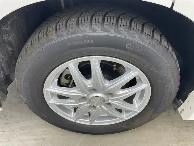 日産 セレナ e－パワー ハイウェイスター V 岡山県 2022(令4)年 3.2万km ブリリアントホワイトパール 2トーン ワンオーナー/純正10インチナビ/　【フルセグ/Bluetooth/CD/DVD/Blu-ray】/プロパイロット/エマージェンシーブレーキ/ブラインドスポットモニター/両側パワースライドドア/デジタルインナーミラー/LEDヘッドライト/オートハイビーム/純正ドライブレコーダー/社外15インチアルミホイール＋スタッドレスタイヤ：装着/純正ホイール付きサマータイヤ積込み/スマートキー/プッシュスタート/社外フロアマット/ウォークスルー/新車保証書/取扱説明書/スペアキー×１