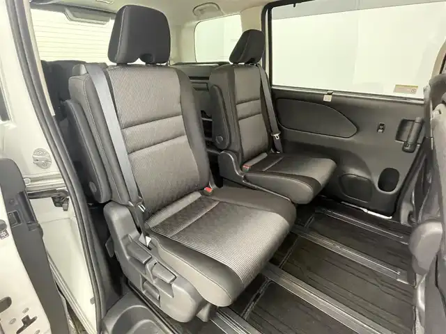 日産 セレナ e－パワー ハイウェイスター V 岡山県 2022(令4)年 3.2万km ブリリアントホワイトパール 2トーン ワンオーナー/純正10インチナビ/　【フルセグ/Bluetooth/CD/DVD/Blu-ray】/プロパイロット/エマージェンシーブレーキ/ブラインドスポットモニター/両側パワースライドドア/デジタルインナーミラー/LEDヘッドライト/オートハイビーム/純正ドライブレコーダー/社外15インチアルミホイール＋スタッドレスタイヤ：装着/純正ホイール付きサマータイヤ積込み/スマートキー/プッシュスタート/社外フロアマット/ウォークスルー/新車保証書/取扱説明書/スペアキー×１