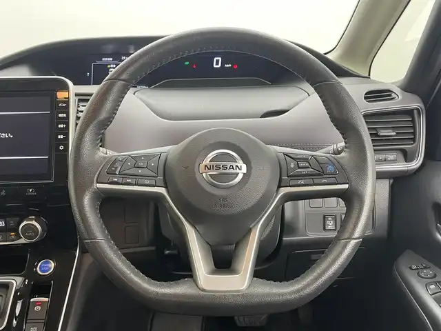 日産 セレナ e－パワー ハイウェイスター V 岡山県 2022(令4)年 3.2万km ブリリアントホワイトパール 2トーン ワンオーナー/純正10インチナビ/　【フルセグ/Bluetooth/CD/DVD/Blu-ray】/プロパイロット/エマージェンシーブレーキ/ブラインドスポットモニター/両側パワースライドドア/デジタルインナーミラー/LEDヘッドライト/オートハイビーム/純正ドライブレコーダー/社外15インチアルミホイール＋スタッドレスタイヤ：装着/純正ホイール付きサマータイヤ積込み/スマートキー/プッシュスタート/社外フロアマット/ウォークスルー/新車保証書/取扱説明書/スペアキー×１