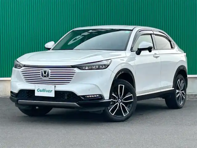 ホンダ ヴェゼル ハイブリッド e:HEV Z 宮城県 2022(令4)年 5.5万km プラチナホワイトパール Honda CONNECTディスプレー/・9インチワイドディスプレイ/・ナビ機能/・Bluetooth/・フルセグTV/＋ETC2.0車載器＋ワイヤレス充電器/後退出庫サポート/＝＝＝/ホンダセンシング/・衝突軽減ブレーキ/・誤発進抑制機能/・後方誤発進抑制機能/・近距離衝突軽減ブレーキ/・歩行者事故軽減ステアリング/・路外逸脱抑制機能/・渋滞追従機能付アダプティブクルーズコントロール/・車線維持支援システム/・先行車発進お知らせ機能/・標識認識機能/・オートハイビーム/・パーキングセンサーシステム/ブラインドスポットインフォメーション/ハンズフリーアクセスパワーテールゲート(予約クローズ機能付)/ハーフレザーシート/親水/ヒーテッドドアミラー/＋熱線入りフロントウインドウ/＋運転席助手席シートヒーター/LEDヘッドランプ/LEDシーケンシャルターンランプ/フォグランプ/電動パーキングブレーキ/ブレーキホールド/スマートキー＆プッシュスタート/純正18インチAW/フロアマット/ドアバイザー/W/サイド/カーテンエアバッグ