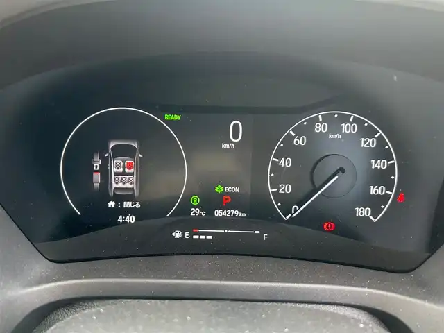 ホンダ ヴェゼル ハイブリッド e:HEV Z 宮城県 2022(令4)年 5.5万km プラチナホワイトパール Honda CONNECTディスプレー/・9インチワイドディスプレイ/・ナビ機能/・Bluetooth/・フルセグTV/＋ETC2.0車載器＋ワイヤレス充電器/後退出庫サポート/＝＝＝/ホンダセンシング/・衝突軽減ブレーキ/・誤発進抑制機能/・後方誤発進抑制機能/・近距離衝突軽減ブレーキ/・歩行者事故軽減ステアリング/・路外逸脱抑制機能/・渋滞追従機能付アダプティブクルーズコントロール/・車線維持支援システム/・先行車発進お知らせ機能/・標識認識機能/・オートハイビーム/・パーキングセンサーシステム/ブラインドスポットインフォメーション/ハンズフリーアクセスパワーテールゲート(予約クローズ機能付)/ハーフレザーシート/親水/ヒーテッドドアミラー/＋熱線入りフロントウインドウ/＋運転席助手席シートヒーター/LEDヘッドランプ/LEDシーケンシャルターンランプ/フォグランプ/電動パーキングブレーキ/ブレーキホールド/スマートキー＆プッシュスタート/純正18インチAW/フロアマット/ドアバイザー/W/サイド/カーテンエアバッグ