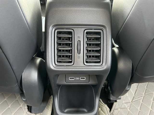 ホンダ ヴェゼル ハイブリッド e:HEV Z 宮城県 2022(令4)年 5.5万km プラチナホワイトパール Honda CONNECTディスプレー/・9インチワイドディスプレイ/・ナビ機能/・Bluetooth/・フルセグTV/＋ETC2.0車載器＋ワイヤレス充電器/後退出庫サポート/＝＝＝/ホンダセンシング/・衝突軽減ブレーキ/・誤発進抑制機能/・後方誤発進抑制機能/・近距離衝突軽減ブレーキ/・歩行者事故軽減ステアリング/・路外逸脱抑制機能/・渋滞追従機能付アダプティブクルーズコントロール/・車線維持支援システム/・先行車発進お知らせ機能/・標識認識機能/・オートハイビーム/・パーキングセンサーシステム/ブラインドスポットインフォメーション/ハンズフリーアクセスパワーテールゲート(予約クローズ機能付)/ハーフレザーシート/親水/ヒーテッドドアミラー/＋熱線入りフロントウインドウ/＋運転席助手席シートヒーター/LEDヘッドランプ/LEDシーケンシャルターンランプ/フォグランプ/電動パーキングブレーキ/ブレーキホールド/スマートキー＆プッシュスタート/純正18インチAW/フロアマット/ドアバイザー/W/サイド/カーテンエアバッグ