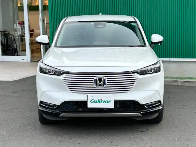 ホンダ ヴェゼル ハイブリッド e:HEV Z 宮城県 2022(令4)年 5.5万km プラチナホワイトパール Honda CONNECTディスプレー/・9インチワイドディスプレイ/・ナビ機能/・Bluetooth/・フルセグTV/＋ETC2.0車載器＋ワイヤレス充電器/後退出庫サポート/＝＝＝/ホンダセンシング/・衝突軽減ブレーキ/・誤発進抑制機能/・後方誤発進抑制機能/・近距離衝突軽減ブレーキ/・歩行者事故軽減ステアリング/・路外逸脱抑制機能/・渋滞追従機能付アダプティブクルーズコントロール/・車線維持支援システム/・先行車発進お知らせ機能/・標識認識機能/・オートハイビーム/・パーキングセンサーシステム/ブラインドスポットインフォメーション/ハンズフリーアクセスパワーテールゲート(予約クローズ機能付)/ハーフレザーシート/親水/ヒーテッドドアミラー/＋熱線入りフロントウインドウ/＋運転席助手席シートヒーター/LEDヘッドランプ/LEDシーケンシャルターンランプ/フォグランプ/電動パーキングブレーキ/ブレーキホールド/スマートキー＆プッシュスタート/純正18インチAW/フロアマット/ドアバイザー/W/サイド/カーテンエアバッグ