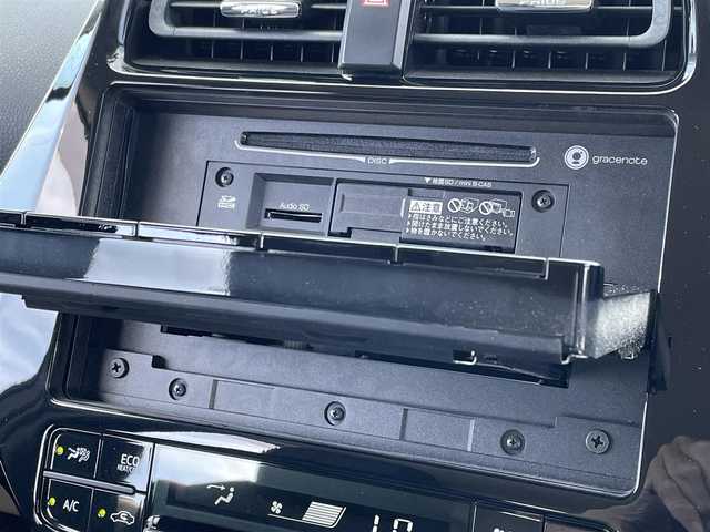 トヨタ プリウス S ツーリングセレクション 佐賀県 2017(平29)年 8.4万km アティチュードブラックマイカ 純正9型ナビゲーション「DSZT-YC4T」/・AM/FM/BT/CD/DVD/フルセグ/・バックカメラ/黒合皮シート/・前席シートヒーター/プッシュスタート/スマートキー/ETC/横滑り防止装置/LEDヘッドライト/純正フォグライト/純正17インチアルミホイール/純正フロアマット/純正ドアバイザー/スペアキー1本