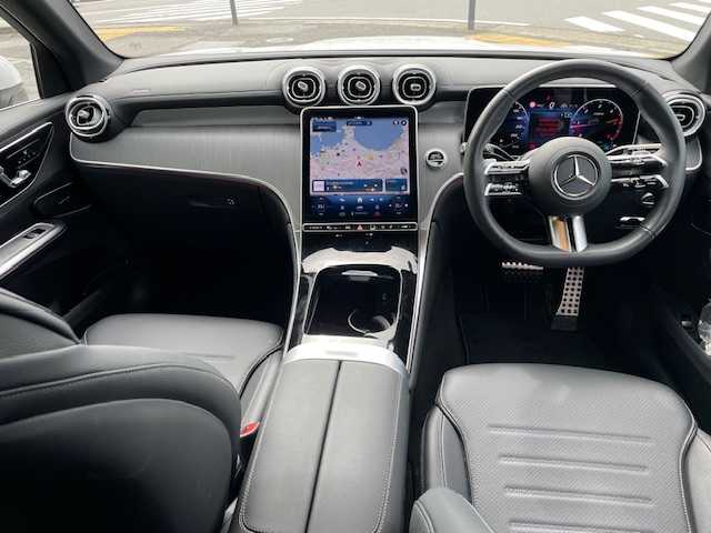 メルセデス・ベンツ Ｍ・ベンツ ＧＬＣ２２０ d 4マチック AMGライン 神奈川県 2024(令6)年 0.8万km 白 補記/・カラーコード885/・USB入力端子はタイプCのみ/アダプティブクルーズコントロール/安全機能装置/・エマージェンシーブレーキ/・レーンキープアシスト/・パーキングアシスト/・横滑り防止装置/全周囲モニター/コーナーセンサー/純正２０インチAW/純正ナビ/（AM・FM・フルセグTV・CD・SD・BT）/パワーシート/レザーシート/シートヒーター/ETC