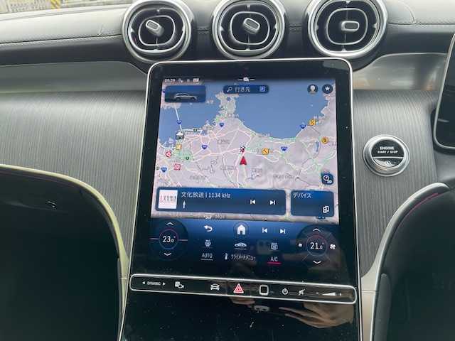 メルセデス・ベンツ Ｍ・ベンツ ＧＬＣ２２０ d 4マチック AMGライン 神奈川県 2024(令6)年 0.8万km 白 補記/・カラーコード885/・USB入力端子はタイプCのみ/アダプティブクルーズコントロール/安全機能装置/・エマージェンシーブレーキ/・レーンキープアシスト/・パーキングアシスト/・横滑り防止装置/全周囲モニター/コーナーセンサー/純正２０インチAW/純正ナビ/（AM・FM・フルセグTV・CD・SD・BT）/パワーシート/レザーシート/シートヒーター/ETC