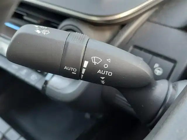 トヨタ プリウス Z 東京都 2023(令5)年 1.2万km プラチナホワイトパールマイカ 純正12.3インチディスプレイオーディオ/パノラミックビューモニター/ビルトインETC2.0/フルセグ/トヨタチームメイト/デジタルインナーミラー/AC100V/パワーバックドア/シートヒーター/ベンチレーションシート/Toyota Safety Sense/プリクラッシュセーフティ/レーントレーシングアシスト/レーダークルーズコントロール/ブラインドスポットモニター/アダプティブクルーズコントロール/オートマチックハイビーム