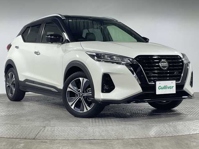 日産 キックス X 神奈川県 2020(令2)年 2.5万km ブリリアントホワイトパール/ピュアブラック 2トーン ２トーンカラーブリリアントパールホワイト【XDN】/純正9型SDナビゲーション【MM319D-L】/フルセグ　CD DVD　Bluetooth　SD　AM FM /インテリジェントアラウンドビューモニター/インテリジェントルームミラー/セーフティアシスト/プロパイロット/インテリジェントエマージェンシーブレーキ/インテリジェントLI【車線逸脱防止支援システム】/LDW車線逸脱警報/インテリジェントDA【ふらつき警報】/踏み間違い防止アシスト/ハイビームアシスト/電動パーキングブレーキ/オートブレーキホールド/革巻きステアリング/ステアリングスイッチ/アダバンスドドライブアシストディスプレイ/ブラック合皮/織物コンビシート/ビルトインETC/全席充電用USBソケット/社外前方ドライブレコーダー/プッシュスタート/スマートキー/LEDヘッドランプ/オートライト/LEDフロントフォグランプ/シルバールーフレール/純正17インチアルミホイール/
