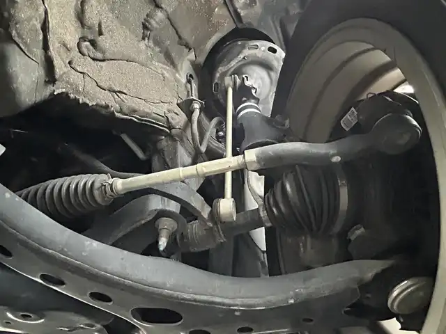 トヨタ エスクァイア Gi 滋賀県 2017(平29)年 4.2万km スパークリングブラックパールクリスタルシャイン フリップダウンモニター/両側パワースライドドア/積込冬タイヤ/純正9インチナビ【NSZT-Y66T】/（AM/FM/CD/DVD/フルセグ/Bluetooth/HDMI）/バックカメラ/前方ドライブレコーダー/ETC2.0/トヨタセーフティセンス/・踏み間違い防止アシスト	/・ブレーキアシスト/・プリクラッシュブレーキアシスト/・ヒルスタート（坂道発進）アシスト/・前方衝突防止支援システム/・VDC（ビークルダイナミクスコントロール）/・レーンキープアシスト/・ASCD（オートスピードコントロール装置）/・ABS（アンチロックブレーキシステム）/運転席・助手席シートヒーター/電動格納ミラー/アイドリングストップ/ステアリングスイッチ/オートライト/オートハイビーム/LEDヘッドライト/フロントフォグ/フルオートエアコン/USB端子/プッシュスタート/スマートキー/純正フロアマット/ドアバイザー/ECOモード