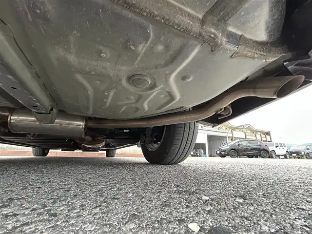 トヨタ エスクァイア Gi 滋賀県 2017(平29)年 4.2万km スパークリングブラックパールクリスタルシャイン フリップダウンモニター/両側パワースライドドア/積込冬タイヤ/純正9インチナビ【NSZT-Y66T】/（AM/FM/CD/DVD/フルセグ/Bluetooth/HDMI）/バックカメラ/前方ドライブレコーダー/ETC2.0/トヨタセーフティセンス/・踏み間違い防止アシスト	/・ブレーキアシスト/・プリクラッシュブレーキアシスト/・ヒルスタート（坂道発進）アシスト/・前方衝突防止支援システム/・VDC（ビークルダイナミクスコントロール）/・レーンキープアシスト/・ASCD（オートスピードコントロール装置）/・ABS（アンチロックブレーキシステム）/運転席・助手席シートヒーター/電動格納ミラー/アイドリングストップ/ステアリングスイッチ/オートライト/オートハイビーム/LEDヘッドライト/フロントフォグ/フルオートエアコン/USB端子/プッシュスタート/スマートキー/純正フロアマット/ドアバイザー/ECOモード