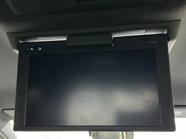 トヨタ エスクァイア Gi 滋賀県 2017(平29)年 4.2万km スパークリングブラックパールクリスタルシャイン フリップダウンモニター/両側パワースライドドア/積込冬タイヤ/純正9インチナビ【NSZT-Y66T】/（AM/FM/CD/DVD/フルセグ/Bluetooth/HDMI）/バックカメラ/前方ドライブレコーダー/ETC2.0/トヨタセーフティセンス/・踏み間違い防止アシスト	/・ブレーキアシスト/・プリクラッシュブレーキアシスト/・ヒルスタート（坂道発進）アシスト/・前方衝突防止支援システム/・VDC（ビークルダイナミクスコントロール）/・レーンキープアシスト/・ASCD（オートスピードコントロール装置）/・ABS（アンチロックブレーキシステム）/運転席・助手席シートヒーター/電動格納ミラー/アイドリングストップ/ステアリングスイッチ/オートライト/オートハイビーム/LEDヘッドライト/フロントフォグ/フルオートエアコン/USB端子/プッシュスタート/スマートキー/純正フロアマット/ドアバイザー/ECOモード
