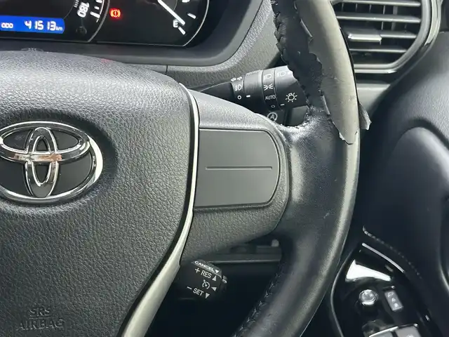 トヨタ エスクァイア Gi 滋賀県 2017(平29)年 4.2万km スパークリングブラックパールクリスタルシャイン フリップダウンモニター/両側パワースライドドア/積込冬タイヤ/純正9インチナビ【NSZT-Y66T】/（AM/FM/CD/DVD/フルセグ/Bluetooth/HDMI）/バックカメラ/前方ドライブレコーダー/ETC2.0/トヨタセーフティセンス/・踏み間違い防止アシスト	/・ブレーキアシスト/・プリクラッシュブレーキアシスト/・ヒルスタート（坂道発進）アシスト/・前方衝突防止支援システム/・VDC（ビークルダイナミクスコントロール）/・レーンキープアシスト/・ASCD（オートスピードコントロール装置）/・ABS（アンチロックブレーキシステム）/運転席・助手席シートヒーター/電動格納ミラー/アイドリングストップ/ステアリングスイッチ/オートライト/オートハイビーム/LEDヘッドライト/フロントフォグ/フルオートエアコン/USB端子/プッシュスタート/スマートキー/純正フロアマット/ドアバイザー/ECOモード