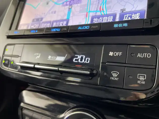 トヨタ プリウス Sセーフティプラス 福岡県 2017(平29)年 5.6万km ホワイトパールクリスタルシャイン 純正9型ナビ（CDDVD/USB/iPod/AMFM/フルセグ）/バックカメラ/ビルトインETC/純正フロアマット/TSS（PCS/LKA/ACC/踏み間違い防止システム/先行車アラート/AHB）/HVD/自動駐車システム