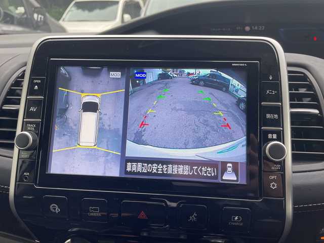 日産 セレナ e－パワー ハイウェイスター V 神奈川県 2019(平31)年 2.2万km ブリリアントホワイトパール 純正9インチナビ(DVD/CD/AM/FM/BT/SD)/アラウンドビューモニター/エマージェンシーブレーキ/プロパイロット/レーダークルーズコントロール/レーンキープアシスト/クリアランスソナー/ステアリングヒーター/インテリジェントルームミラー/電動パーキングブレーキ/純正前方ドライブレコーダー/両側パワースライドドア/ハンズフリースライドドア/ビルトインETC/LEDヘッドライト/フォグランプ/スマートキー　2本/純正フロアマット/純正ドアバイザー/保証書/取扱説明書