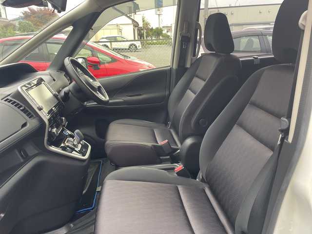 日産 セレナ e－パワー ハイウェイスター V 神奈川県 2019(平31)年 2.2万km ブリリアントホワイトパール 純正9インチナビ(DVD/CD/AM/FM/BT/SD)/アラウンドビューモニター/エマージェンシーブレーキ/プロパイロット/レーダークルーズコントロール/レーンキープアシスト/クリアランスソナー/ステアリングヒーター/インテリジェントルームミラー/電動パーキングブレーキ/純正前方ドライブレコーダー/両側パワースライドドア/ハンズフリースライドドア/ビルトインETC/LEDヘッドライト/フォグランプ/スマートキー　2本/純正フロアマット/純正ドアバイザー/保証書/取扱説明書