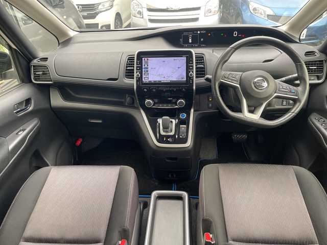 日産 セレナ e－パワー ハイウェイスター V 神奈川県 2019(平31)年 2.2万km ブリリアントホワイトパール 純正9インチナビ(DVD/CD/AM/FM/BT/SD)/アラウンドビューモニター/エマージェンシーブレーキ/プロパイロット/レーダークルーズコントロール/レーンキープアシスト/クリアランスソナー/ステアリングヒーター/インテリジェントルームミラー/電動パーキングブレーキ/純正前方ドライブレコーダー/両側パワースライドドア/ハンズフリースライドドア/ビルトインETC/LEDヘッドライト/フォグランプ/スマートキー　2本/純正フロアマット/純正ドアバイザー/保証書/取扱説明書