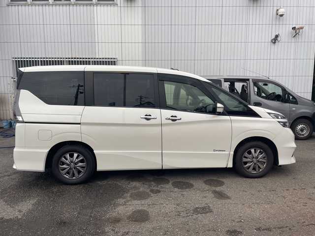 日産 セレナ e－パワー ハイウェイスター V 神奈川県 2019(平31)年 2.2万km ブリリアントホワイトパール 純正9インチナビ(DVD/CD/AM/FM/BT/SD)/アラウンドビューモニター/エマージェンシーブレーキ/プロパイロット/レーダークルーズコントロール/レーンキープアシスト/クリアランスソナー/ステアリングヒーター/インテリジェントルームミラー/電動パーキングブレーキ/純正前方ドライブレコーダー/両側パワースライドドア/ハンズフリースライドドア/ビルトインETC/LEDヘッドライト/フォグランプ/スマートキー　2本/純正フロアマット/純正ドアバイザー/保証書/取扱説明書