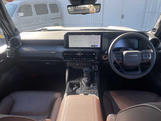 トヨタ ランドクルーザー ２５０ VX ファーストエディション 神奈川県 2024(令6)年 0.6万km プラチナホワイトパールマイカ ワンオーナー/プッシュスタート/ビルトインETC2.0/レーダークルーズコントロール/シートヒーター、クーラー/ステアリングヒーター/横滑り防止装置/パワーバックドア/オートライト、ハイビーム/パドルシフト/コーナーセンサー/サンルーフ/電動格納ミラー/デジタルルームミラー/デフロック/全方位カメラ/パワーシート/LEDライト、フォグ/社外セキュリティ（AUTHOR）/USB-C端子/HDMI端子