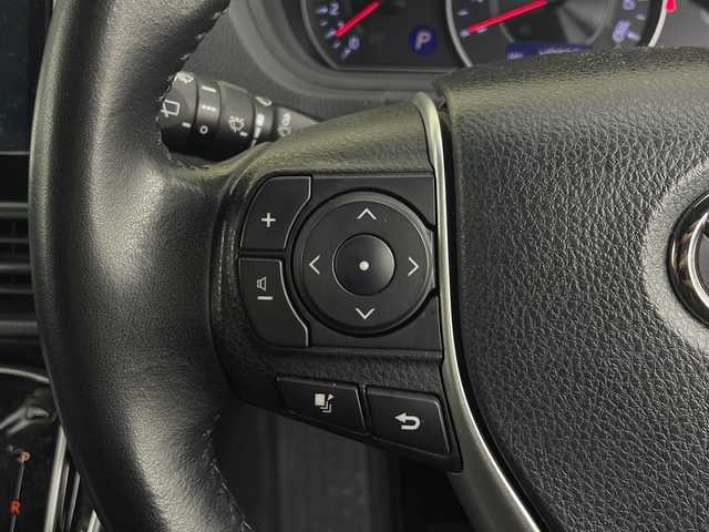 トヨタ ヴォクシー ZS 煌Ⅲ 秋田県 2021(令3)年 4.8万km ホワイトパールクリスタルシャイン 4WD/純正SDナビ　/両側パワースライドドア　/フリップダウンモニター　/フルセグTV/AM/FM/CD/バックカメラ　/衝突被害軽減ブレーキ　/クルーズコントロール　/レーンキープアシスト　/横滑り防止装置/前後コーナーセンサー/アイドリングストップ/ビルトインETC　/前後ドライブレコーダー　/LEDヘッドライト/オートマチックハイビーム/LEDフォグランプ/サイドバイザー/革巻きステアリング/純正アルミホイール/リアサンシェード