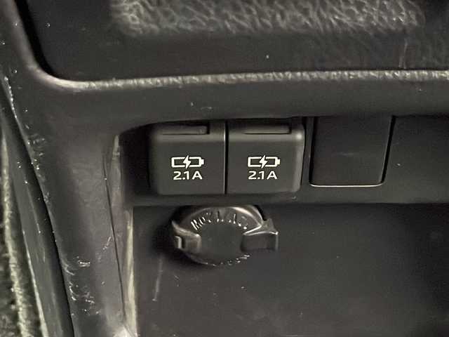 トヨタ ヴォクシー ZS 煌Ⅲ 秋田県 2021(令3)年 4.8万km ホワイトパールクリスタルシャイン 4WD/純正SDナビ　/両側パワースライドドア　/フリップダウンモニター　/フルセグTV/AM/FM/CD/バックカメラ　/衝突被害軽減ブレーキ　/クルーズコントロール　/レーンキープアシスト　/横滑り防止装置/前後コーナーセンサー/アイドリングストップ/ビルトインETC　/前後ドライブレコーダー　/LEDヘッドライト/オートマチックハイビーム/LEDフォグランプ/サイドバイザー/革巻きステアリング/純正アルミホイール/リアサンシェード